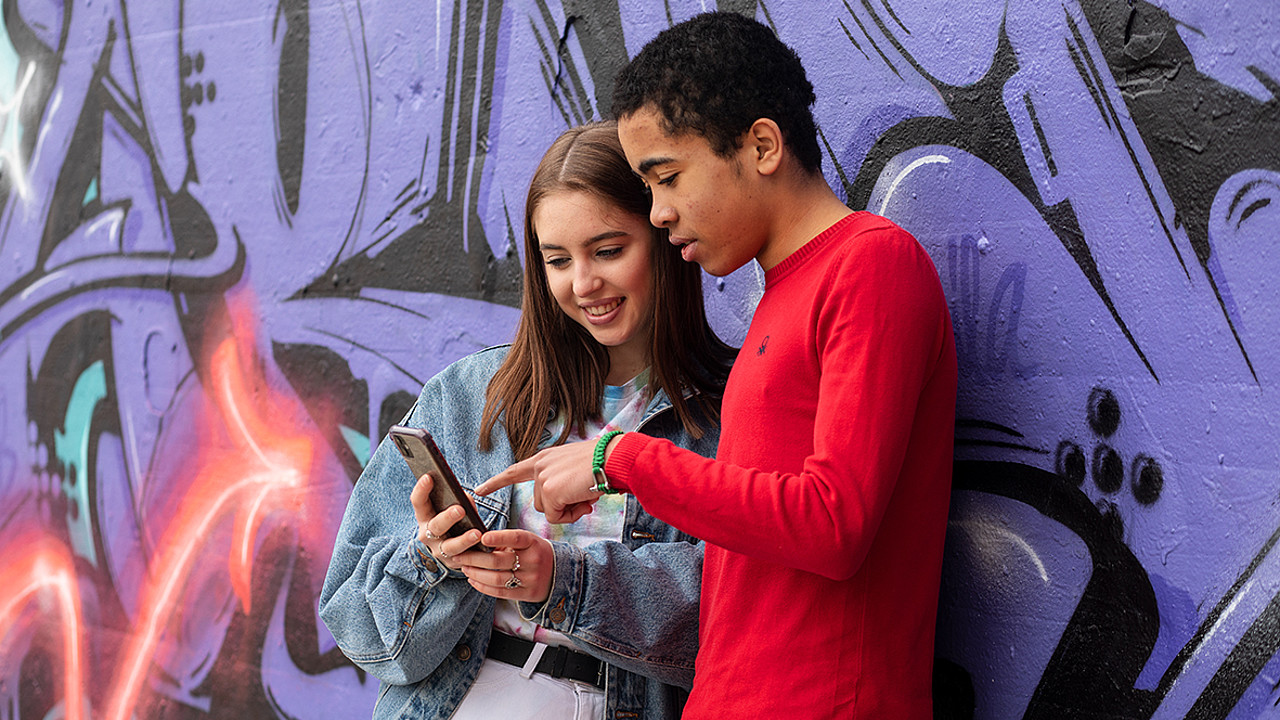 Nackt im film minderjährige Kein Fake: